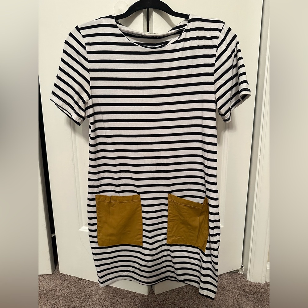 SheIn - Striped T-Shirt Dress With Leather Pockets - S